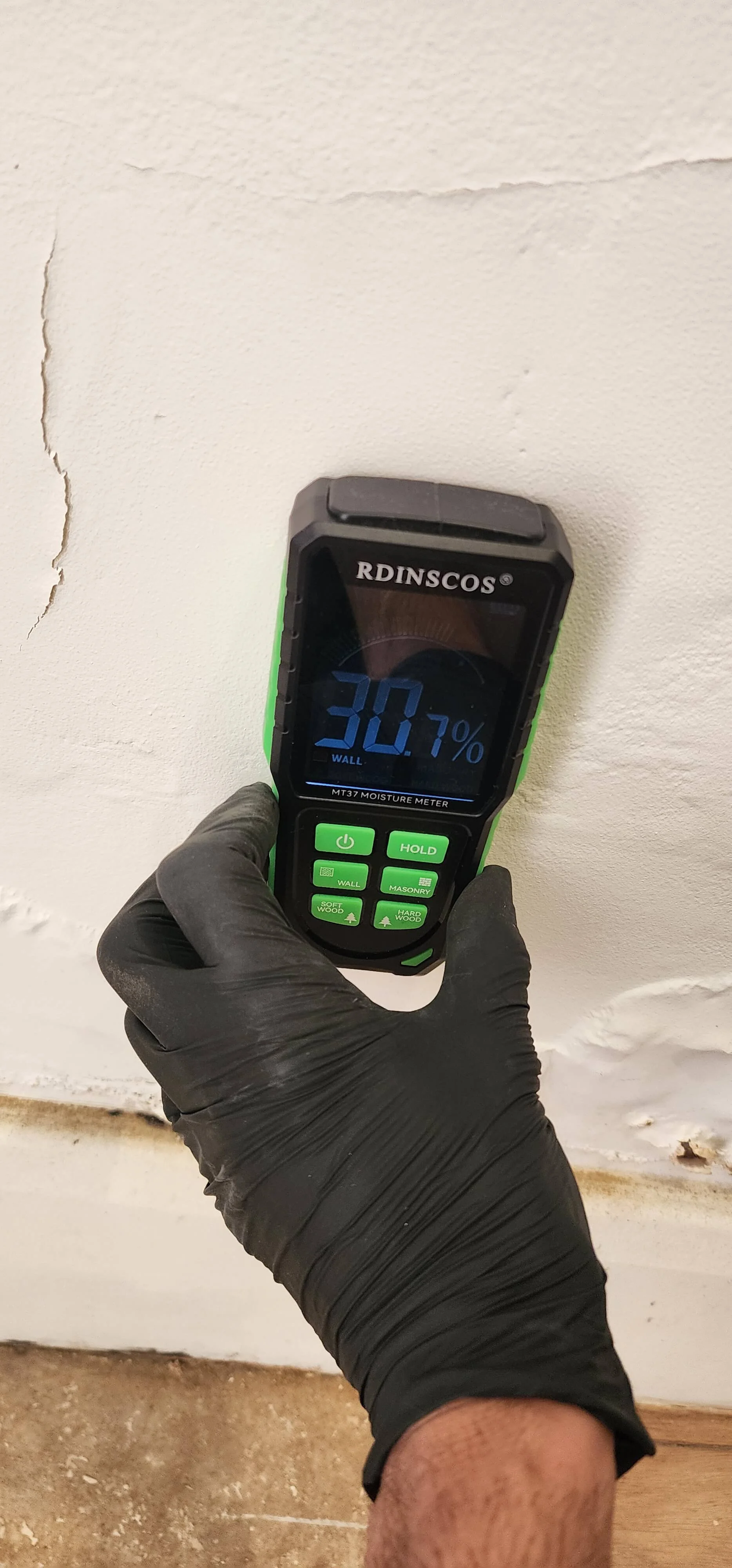 Moisture meter reading during mains water leak detection in Ascot