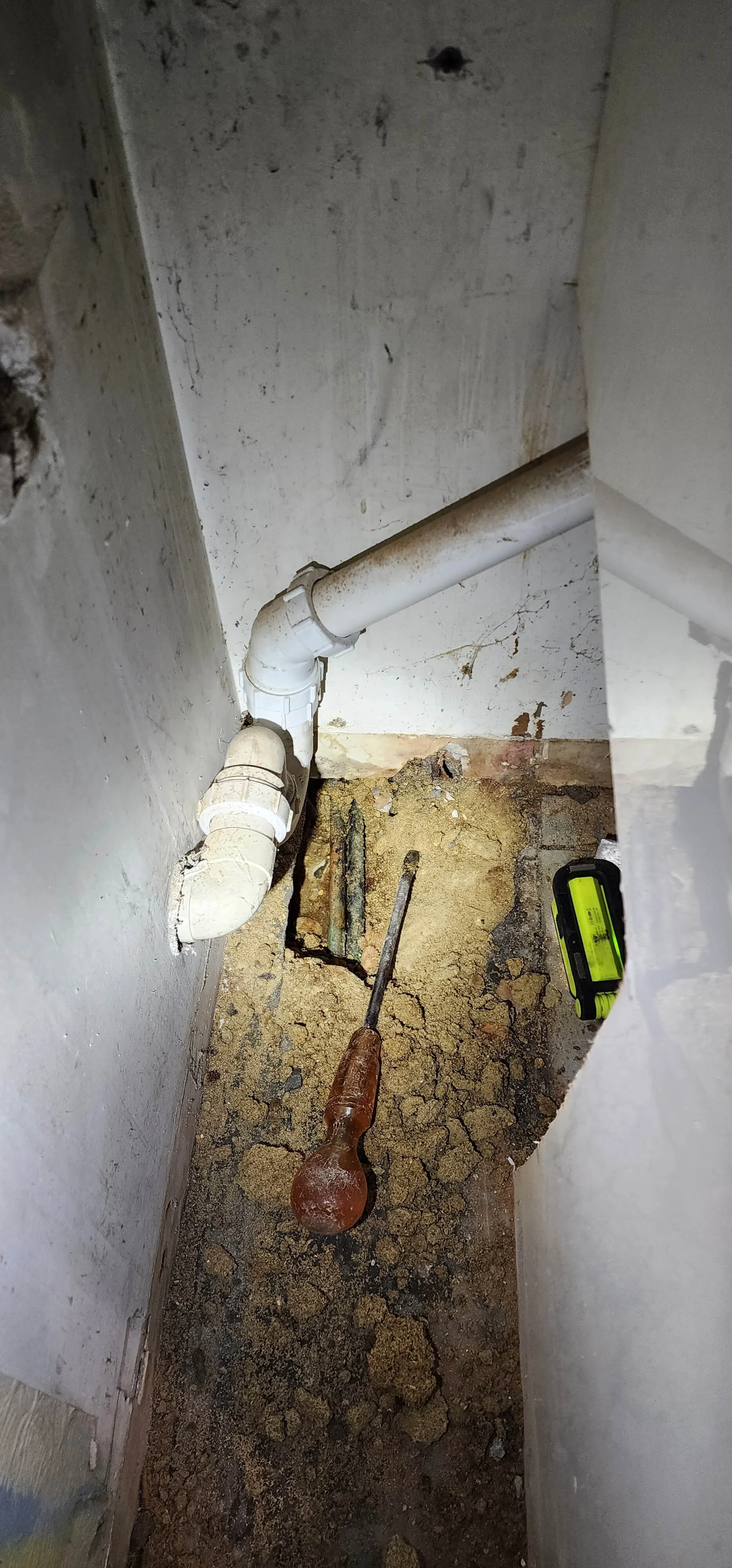 Targeted access around concealed pipework during Reading leak investigation